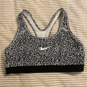 Nike dri-fit sports bra size medium